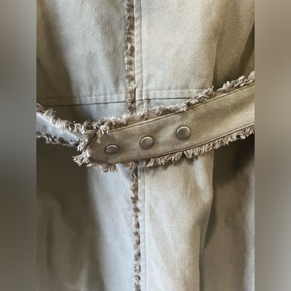 Go By Go Silk | Like New | Fringe | Size X-Small | Button Embellishments - Picture 7 of 9